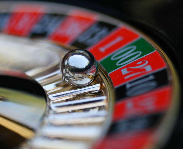 pallina della roulette in pista